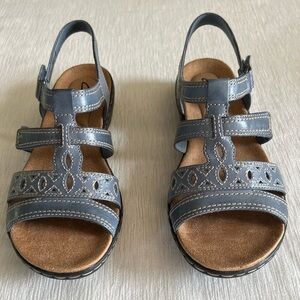 Clark’s Laurieann Kay Blue/Gray Sandals Women’s 7W